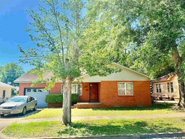 Photo - 717 Dallas St