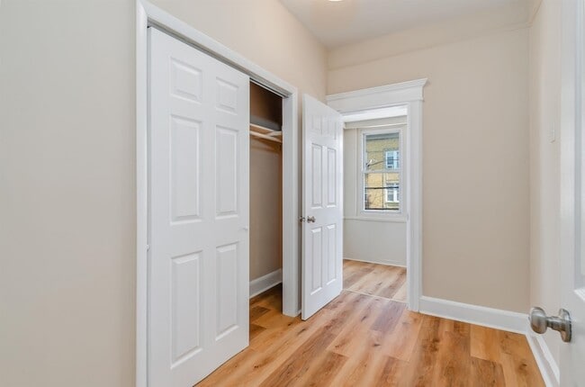 Photo - 124 W 54th St