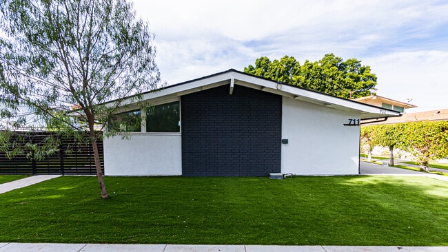 Photo - 711 W Provential Dr