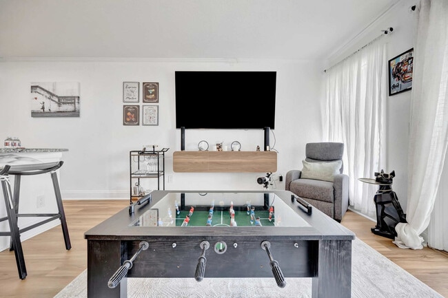 Building Photo - 2506 N Rocky Point Dr Unit ID1032235P