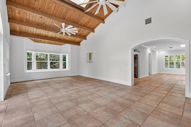 Photo - 606 Paulina Rd