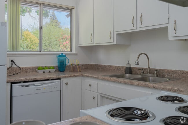 2BR, 1BA - 950SF - Kitchen - Sandpiper Cove