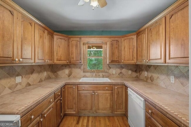 Photo - 269 W Hermitage Rd NE