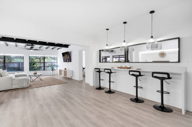 Photo - 704 NE 2nd St Unit ID1372332P