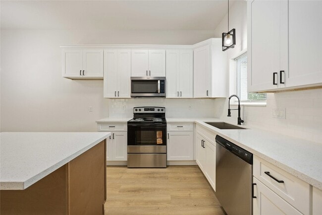 Photo - 309 Massachusetts St