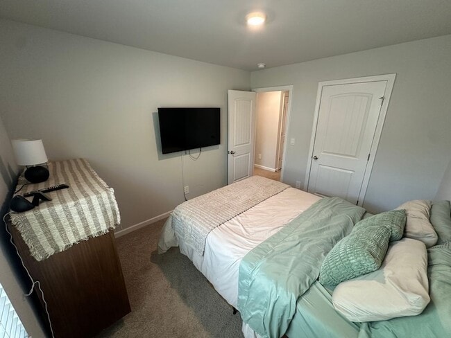 Photo - 231 Hazel Ln