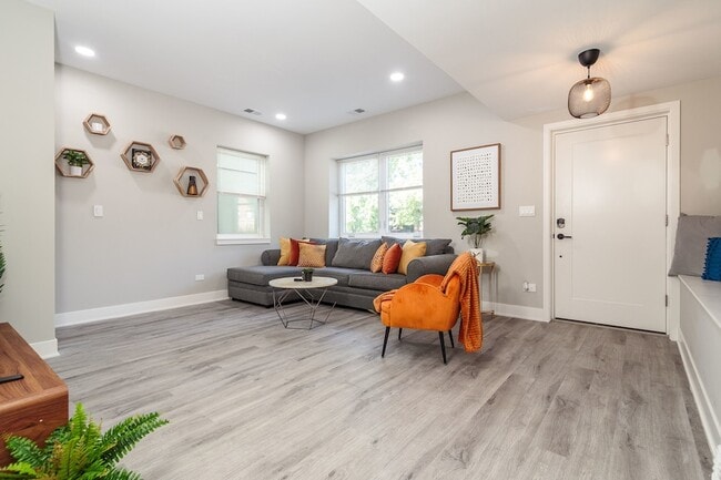 Photo - 7205 S Ridgeland Ave