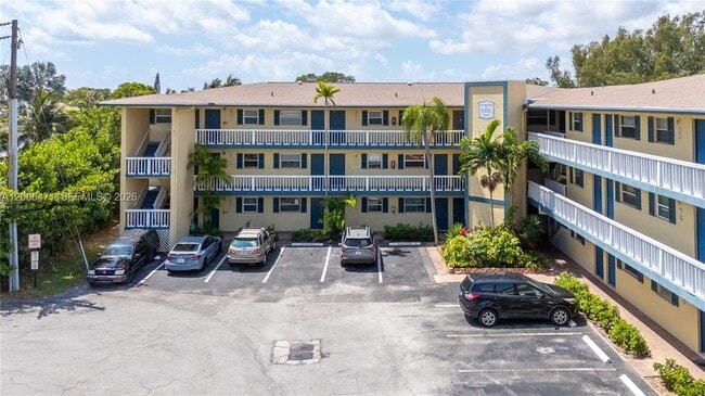 Building Photo - 1400 NE 57th Ct Unit 102