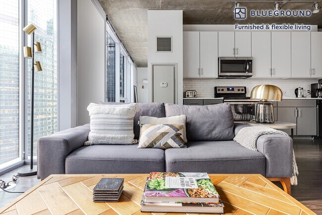 Photo - 215 W Lake St Unit SI FL19-ID1203