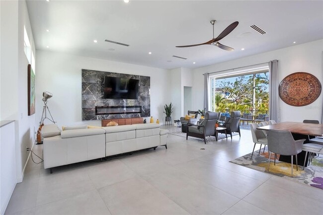 Photo - 3939 Higel Ave