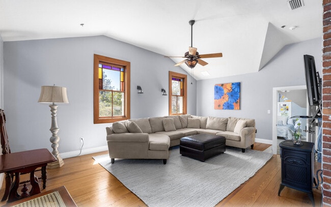 Photo - 221 SE 7th St Unit ID1359119P