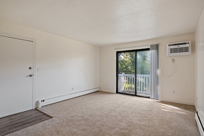 Photo - Crossroads Apartments