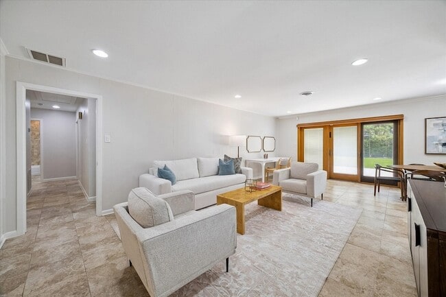 Photo - 9777 Larston St