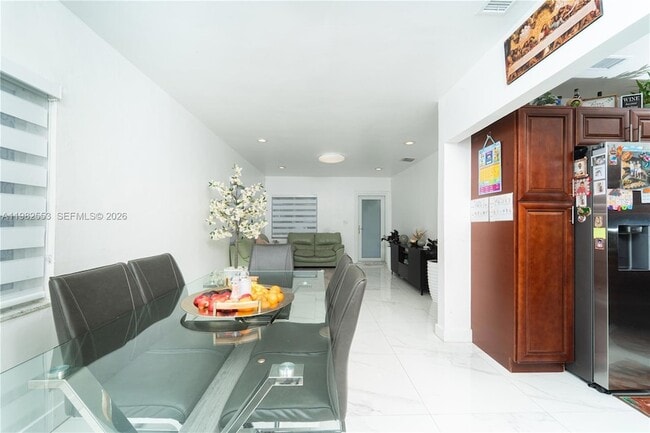 Photo - 172 W 17th St