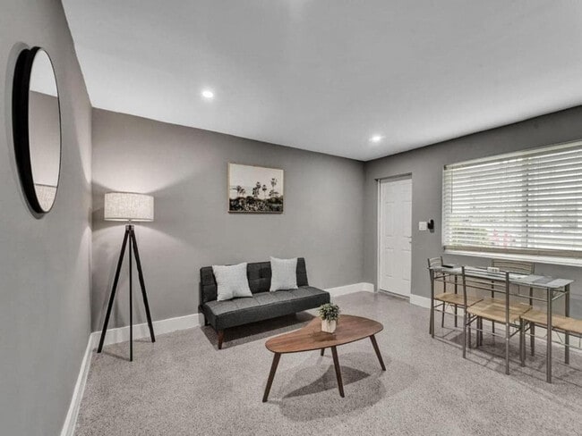 Photo - 906 N Riverside Dr Unit SI ID1504001P