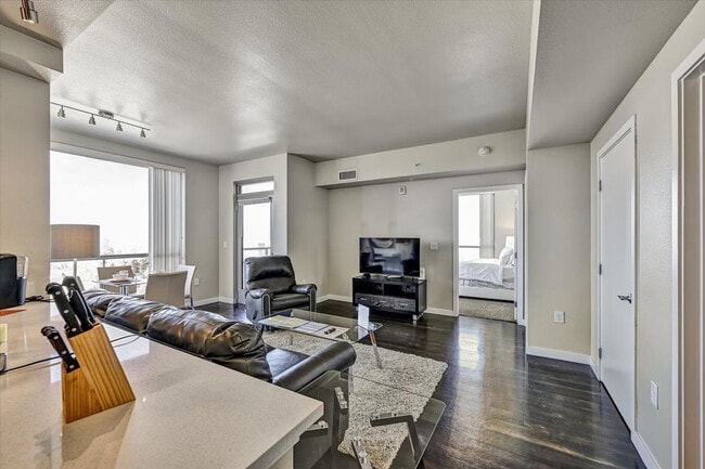 Building Photo - 77 N Almaden Ave Unit ID1039871P