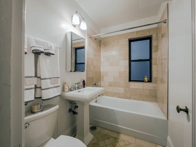 Photo - The Chatelaine