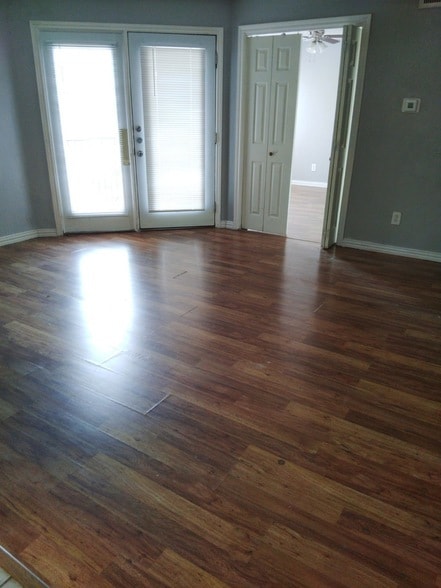 Building Photo - 9809 Walnut St Unit E305