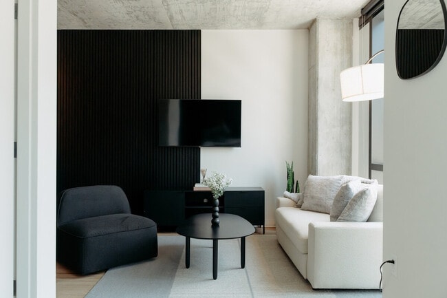 Photo - 755 S Clark St Unit ID1337725P