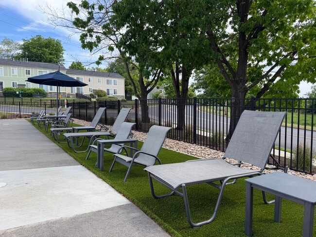 New Outdoor Furniture - Park Apartments