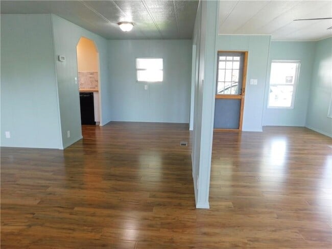 Photo - 1081 Parkway Ln