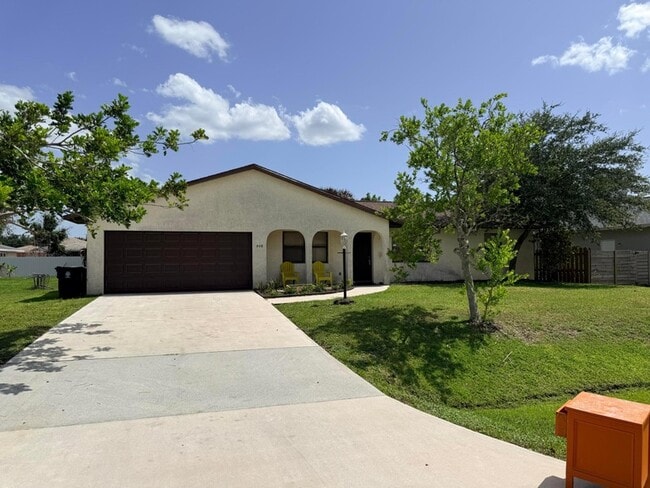 Building Photo - 508 NW Azalea Ave