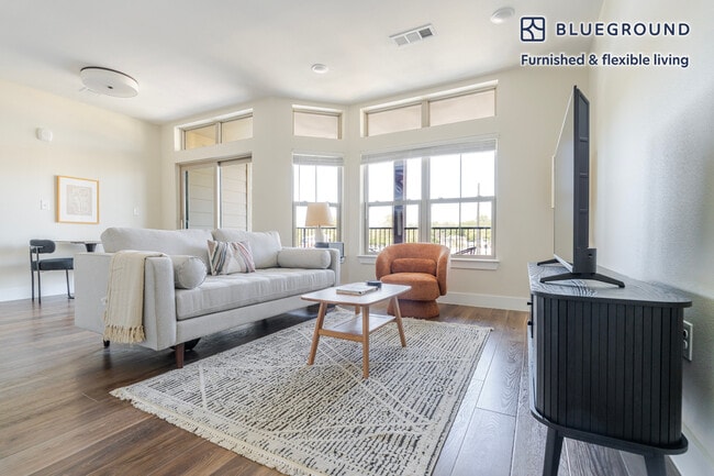 Building Photo - 1501 W Howard Ln Unit FL2-ID357