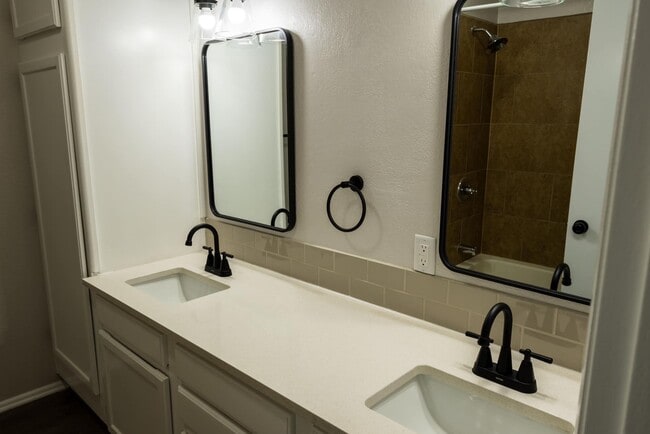 2BR/2BA MAIN BATHROOM - College Hill Flats