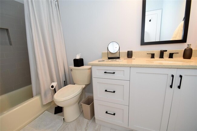 Photo - 1631 Starling Dr Unit 204