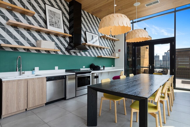 Photo - 823 N Clark St Unit ID1029615P