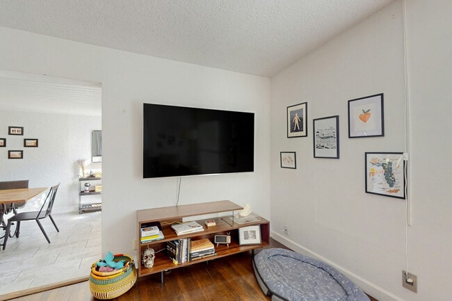 Photo - 2501 Weber St Unit SI ID1385794P