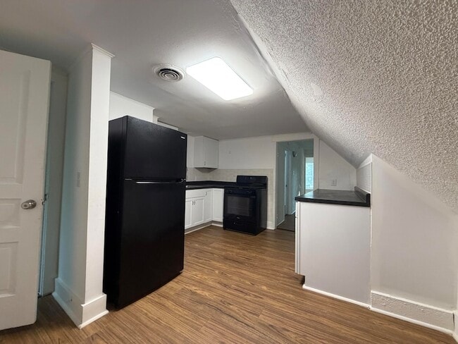 Photo - 1221 Wells Pl Unit 2