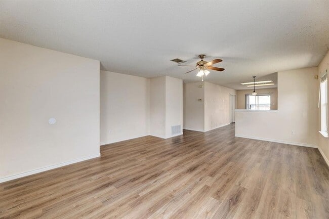 Photo - 2101 Parksville Way