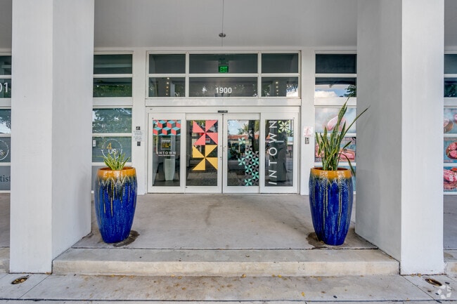 Entrance - Intown Apartments