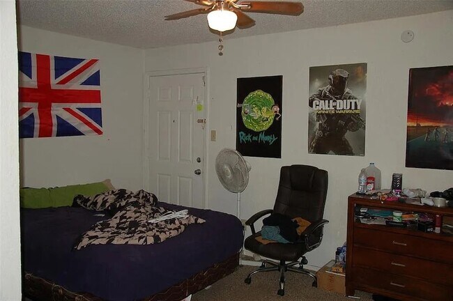 Photo - 9815 Walnut St