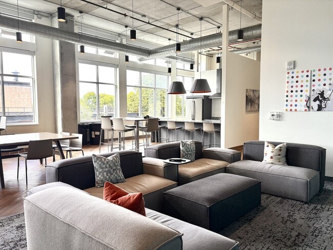 Urbanite - Milwaukee, WI 18 units available | CorporateHousing