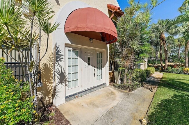 Photo - 3 Uno Lago Dr