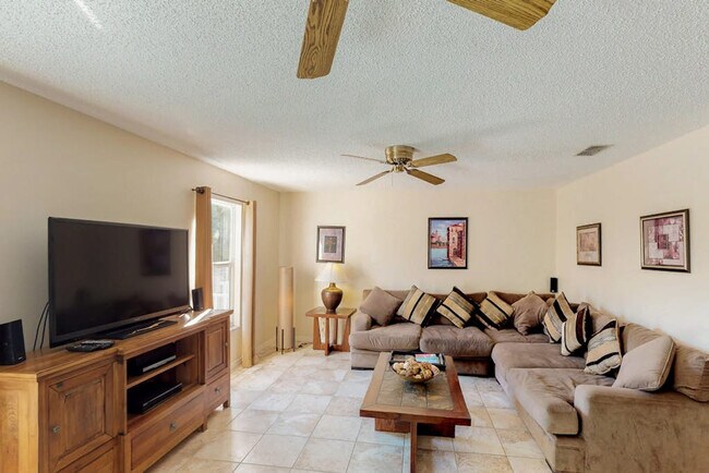 Photo - 6250 Holmes Blvd Unit SI ID1591423P