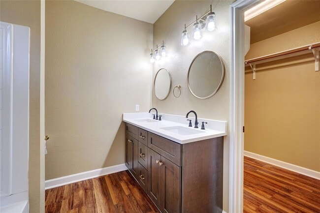 Photo - 136 Holmstrom St