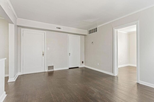 Photo - 2419 N Harvey Ave Unit 4