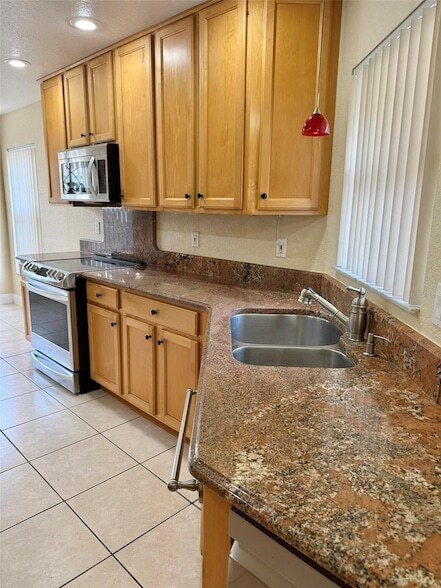 Photo - 939 Glen Abbey Cir