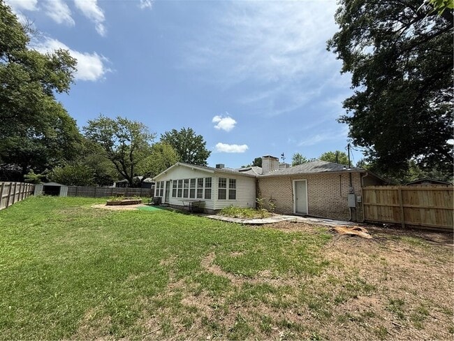 Photo - 1918 W Wedington Dr