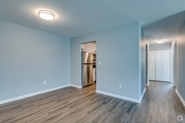 2 BR, 1.5 BA - 1,026SF - Whitnall Park Apartments