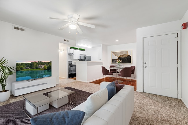 1BR, 1BA - 633SF - Living Room - Live Oaks at Killearn