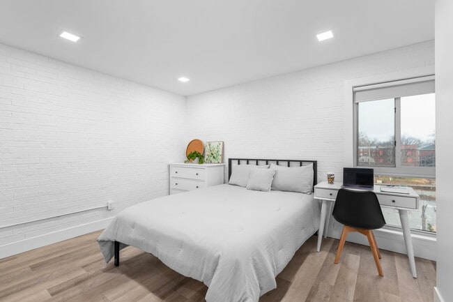 Photo - University Square