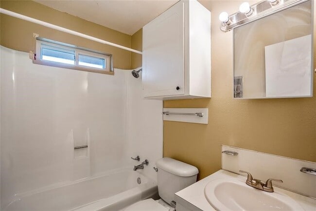 Photo - 3534 Midwest Dr Unit B