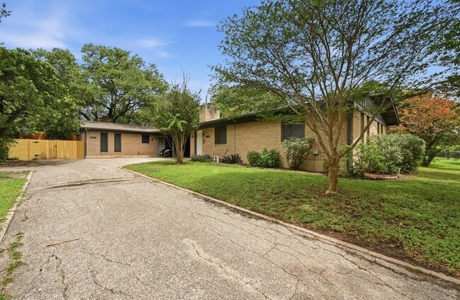 Building Photo - 8910 Little Walnut Pkwy Unit A