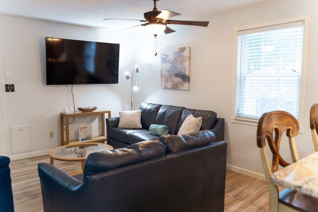 Building Photo - 563 Bobwhite Dr Unit SI ID1585623P