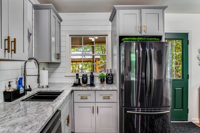 Photo - 521 Allen Rd NE Unit SI ID1523264P