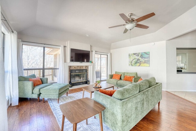 Photo - 15 Farnham Dr Unit ID1241339P